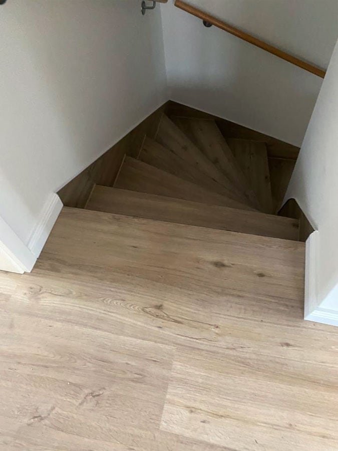 original-treppe-mit-designplanke-verkleiden