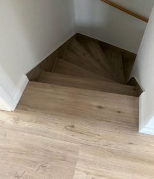original-treppe-mit-designplanke-verkleiden